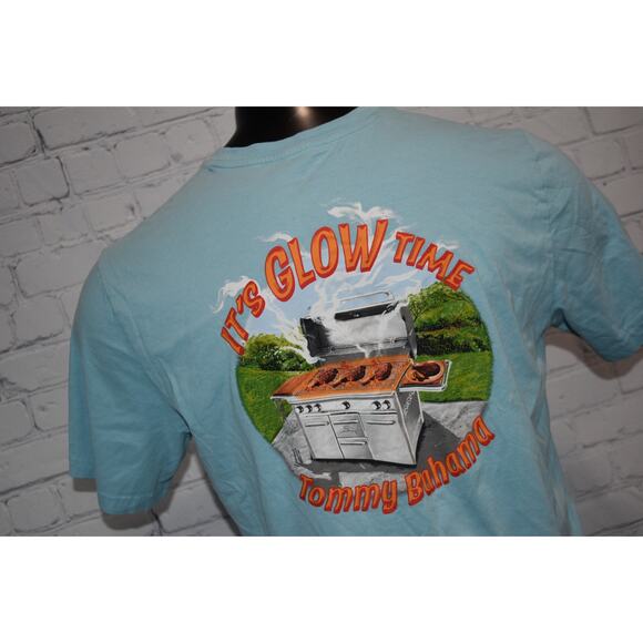 Tommy Bahama T-Shirt Mens Size Medium Hawaiian Tropical Its Glow Time Grilling - Picture 1 of 7